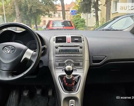Тойота Аурис, объемом двигателя 1.3 л и пробегом 127 тыс. км за 6400 $, фото 9 на Automoto.ua