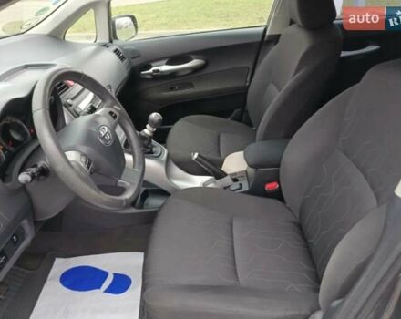 Тойота Аурис, объемом двигателя 1.6 л и пробегом 202 тыс. км за 7300 $, фото 12 на Automoto.ua