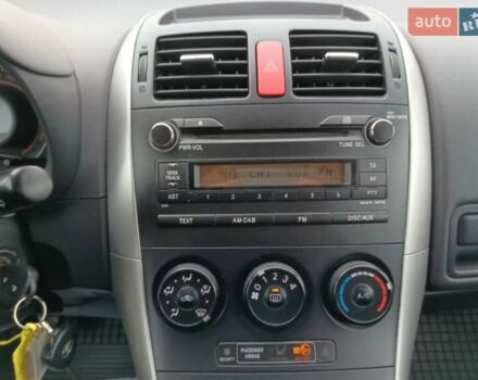 Тойота Аурис, объемом двигателя 1.6 л и пробегом 202 тыс. км за 7300 $, фото 9 на Automoto.ua