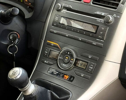 Тойота Аурис, объемом двигателя 1.4 л и пробегом 189 тыс. км за 7850 $, фото 8 на Automoto.ua