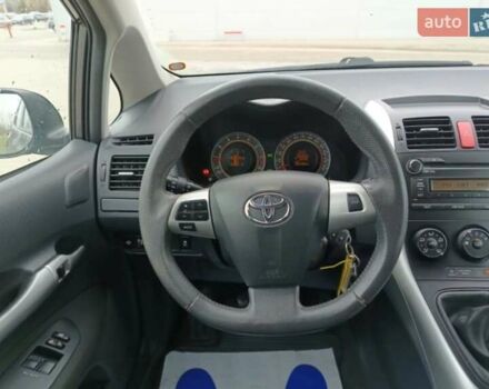 Тойота Аурис, объемом двигателя 1.6 л и пробегом 202 тыс. км за 7300 $, фото 7 на Automoto.ua
