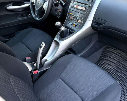 Тойота Аурис, объемом двигателя 1.4 л и пробегом 189 тыс. км за 7850 $, фото 6 на Automoto.ua