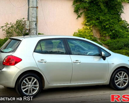Тойота Аурис, объемом двигателя 1.4 л и пробегом 189 тыс. км за 7850 $, фото 2 на Automoto.ua