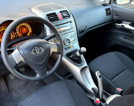 Тойота Аурис, объемом двигателя 1.4 л и пробегом 189 тыс. км за 7850 $, фото 5 на Automoto.ua