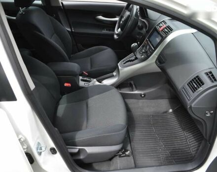 Тойота Аурис, объемом двигателя 1.6 л и пробегом 96 тыс. км за 10800 $, фото 21 на Automoto.ua