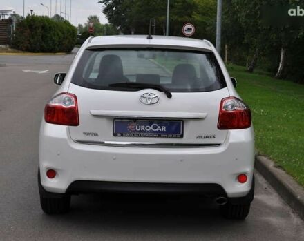 Тойота Аурис, объемом двигателя 1.6 л и пробегом 96 тыс. км за 10800 $, фото 5 на Automoto.ua