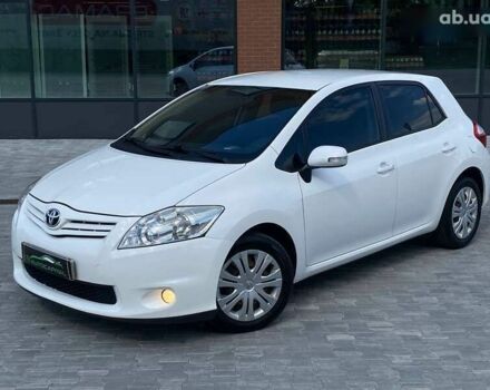 Тойота Аурис, объемом двигателя 1.4 л и пробегом 265 тыс. км за 7990 $, фото 2 на Automoto.ua