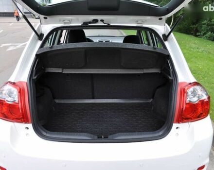 Тойота Аурис, объемом двигателя 1.6 л и пробегом 96 тыс. км за 10800 $, фото 19 на Automoto.ua