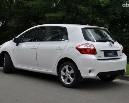 Тойота Аурис, объемом двигателя 1.6 л и пробегом 96 тыс. км за 10800 $, фото 4 на Automoto.ua