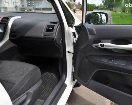 Тойота Аурис, объемом двигателя 1.6 л и пробегом 96 тыс. км за 10800 $, фото 26 на Automoto.ua