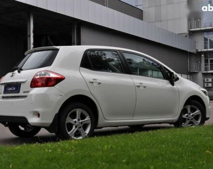 Тойота Аурис, объемом двигателя 1.6 л и пробегом 96 тыс. км за 10800 $, фото 6 на Automoto.ua