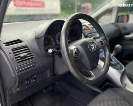 Тойота Аурис, объемом двигателя 1.4 л и пробегом 265 тыс. км за 7990 $, фото 14 на Automoto.ua