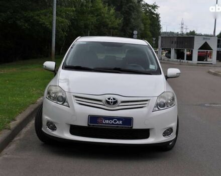 Тойота Аурис, объемом двигателя 1.6 л и пробегом 96 тыс. км за 10800 $, фото 2 на Automoto.ua