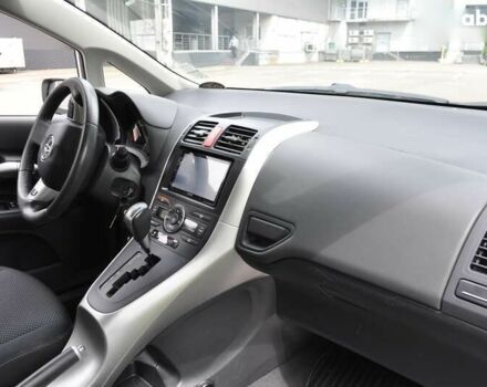 Тойота Аурис, объемом двигателя 1.6 л и пробегом 96 тыс. км за 10800 $, фото 23 на Automoto.ua