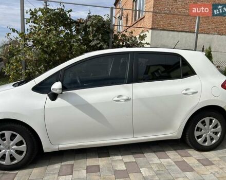 Тойота Аурис, объемом двигателя 1.36 л и пробегом 203 тыс. км за 7600 $, фото 7 на Automoto.ua
