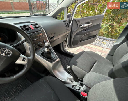 Тойота Аурис, объемом двигателя 1.36 л и пробегом 203 тыс. км за 7600 $, фото 17 на Automoto.ua