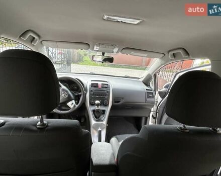 Тойота Аурис, объемом двигателя 1.36 л и пробегом 203 тыс. км за 7600 $, фото 13 на Automoto.ua