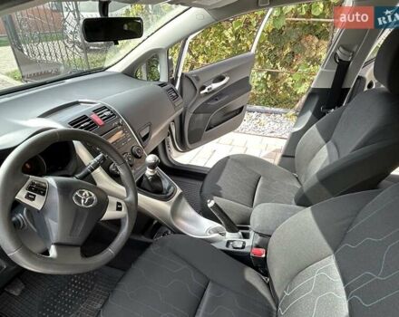 Тойота Аурис, объемом двигателя 1.36 л и пробегом 203 тыс. км за 7600 $, фото 12 на Automoto.ua