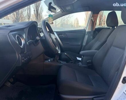 Тойота Аурис, объемом двигателя 1.4 л и пробегом 195 тыс. км за 8999 $, фото 11 на Automoto.ua