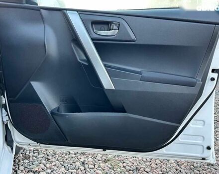 Тойота Аурис, объемом двигателя 1.4 л и пробегом 195 тыс. км за 8999 $, фото 24 на Automoto.ua