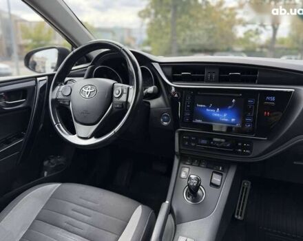 Тойота Аурис, объемом двигателя 0 л и пробегом 165 тыс. км за 15900 $, фото 10 на Automoto.ua