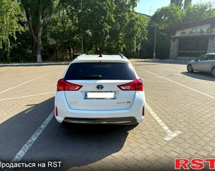 Тойота Аурис, объемом двигателя 1.8 л и пробегом 259 тыс. км за 11200 $, фото 3 на Automoto.ua