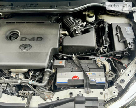 Тойота Аурис, объемом двигателя 2.01 л и пробегом 200 тыс. км за 12100 $, фото 7 на Automoto.ua