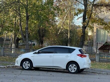 Тойота Аурис, объемом двигателя 1.8 л и пробегом 182 тыс. км за 15000 $, фото 1 на Automoto.ua