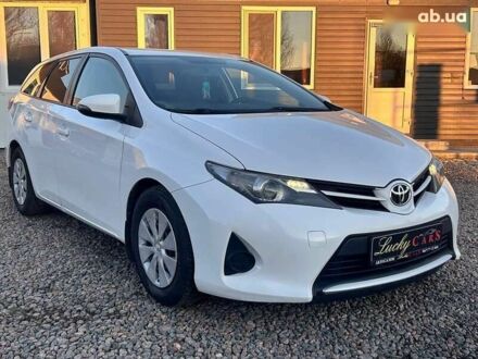 Тойота Аурис, объемом двигателя 1.4 л и пробегом 195 тыс. км за 9200 $, фото 1 на Automoto.ua