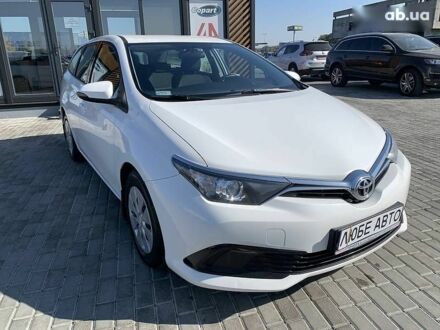 Тойота Аурис, объемом двигателя 1.4 л и пробегом 196 тыс. км за 11800 $, фото 1 на Automoto.ua