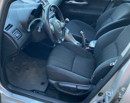 Серый Тойота Аурис, объемом двигателя 2 л и пробегом 233 тыс. км за 5800 $, фото 31 на Automoto.ua