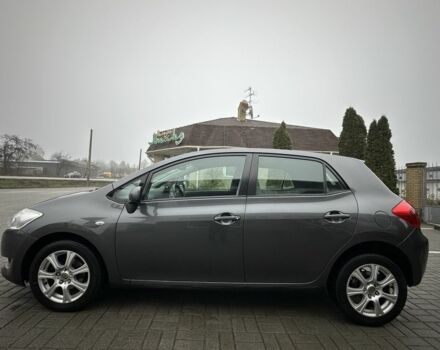 Серый Тойота Аурис, объемом двигателя 1.4 л и пробегом 200 тыс. км за 5700 $, фото 1 на Automoto.ua