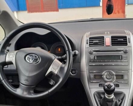 Сірий Тойота Ауріс, об'ємом двигуна 2.2 л та пробігом 216 тис. км за 6690 $, фото 6 на Automoto.ua