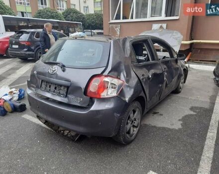 Сірий Тойота Ауріс, об'ємом двигуна 1.4 л та пробігом 295 тис. км за 1999 $, фото 6 на Automoto.ua