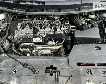 Сірий Тойота Ауріс, об'ємом двигуна 2.2 л та пробігом 250 тис. км за 5999 $, фото 10 на Automoto.ua