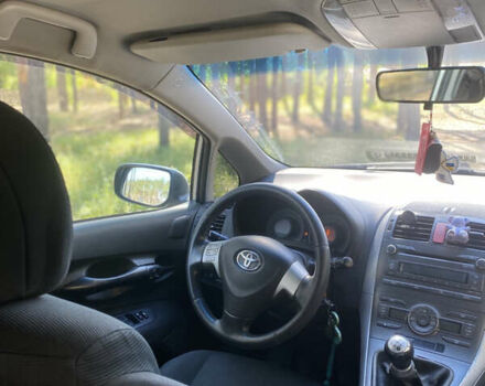 Серый Тойота Аурис, объемом двигателя 1.6 л и пробегом 189 тыс. км за 5300 $, фото 11 на Automoto.ua