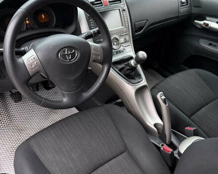 Сірий Тойота Ауріс, об'ємом двигуна 2 л та пробігом 219 тис. км за 6999 $, фото 7 на Automoto.ua