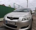 Серый Тойота Аурис, объемом двигателя 2 л и пробегом 300 тыс. км за 5200 $, фото 1 на Automoto.ua