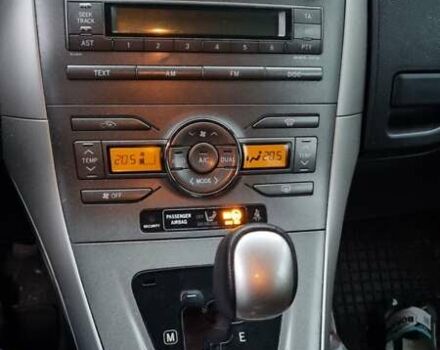 Серый Тойота Аурис, объемом двигателя 1.4 л и пробегом 257 тыс. км за 6800 $, фото 5 на Automoto.ua