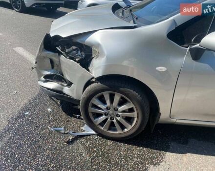 Серый Тойота Аурис, объемом двигателя 1.6 л и пробегом 205 тыс. км за 5000 $, фото 3 на Automoto.ua