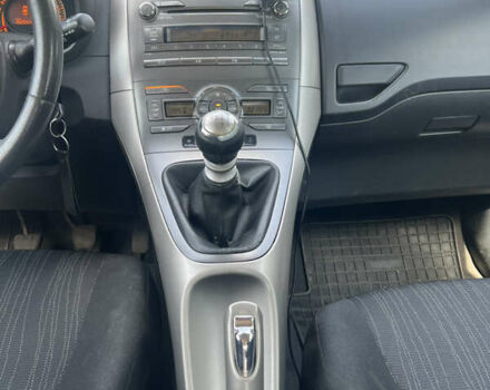 Сірий Тойота Ауріс, об'ємом двигуна 2 л та пробігом 270 тис. км за 6200 $, фото 2 на Automoto.ua