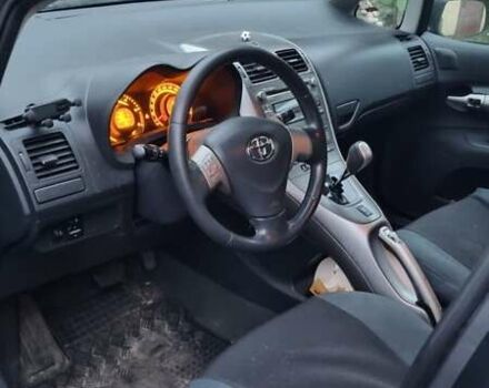 Серый Тойота Аурис, объемом двигателя 1.4 л и пробегом 257 тыс. км за 6800 $, фото 1 на Automoto.ua