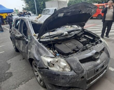 Серый Тойота Аурис, объемом двигателя 1.4 л и пробегом 295 тыс. км за 1999 $, фото 1 на Automoto.ua