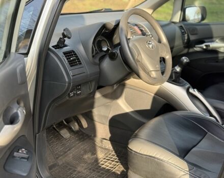 Серый Тойота Аурис, объемом двигателя 1.6 л и пробегом 265 тыс. км за 5800 $, фото 10 на Automoto.ua