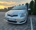 Серый Тойота Аурис, объемом двигателя 2.2 л и пробегом 260 тыс. км за 4301 $, фото 1 на Automoto.ua