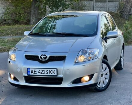 Серый Тойота Аурис, объемом двигателя 1.4 л и пробегом 250 тыс. км за 6350 $, фото 4 на Automoto.ua