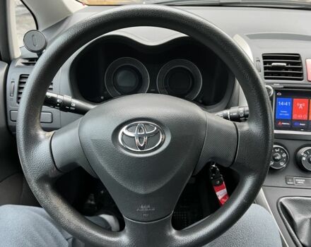 Серый Тойота Аурис, объемом двигателя 1.6 л и пробегом 266 тыс. км за 5500 $, фото 11 на Automoto.ua