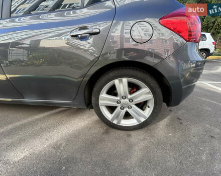 Тойота Аурис 2007 в Киеве на Automoto.ua Серый Тойота Аурис, объемом двигателя 2.2 л и пробегом 250 тыс. км за 7000 $, фото 25 на Automoto.ua