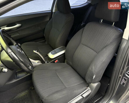 Сірий Тойота Ауріс, об'ємом двигуна 2 л та пробігом 267 тис. км за 5500 $, фото 24 на Automoto.ua