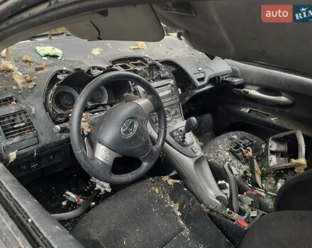 Сірий Тойота Ауріс, об'ємом двигуна 1.4 л та пробігом 295 тис. км за 1999 $, фото 2 на Automoto.ua